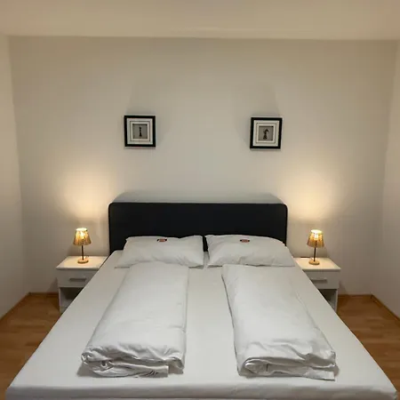 Airport * Rauchenwarth